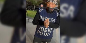 Protesta para kryeministrisë, qytetari nga Lezha me mesazh simbolik