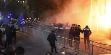 U arrestua nga policia pas protestës së PD, i riu nga Kosova: Po bëja foto me Berishën…