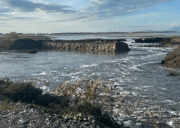 Alarm në Kune-Vain/ Çahet argjinatura, ujërat kërcënojnë zonën përreth