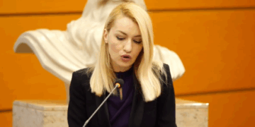 Kryetarja apo nënkryetari, kush e miratoi shembjen e pallatit nr.140 në Kombinat? Ja deklarata e Romina Kukos në Polici