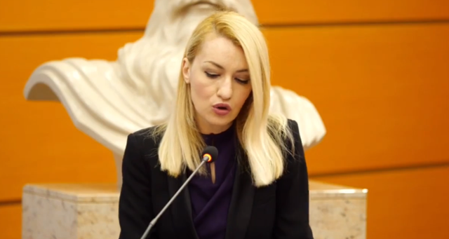 Kryetarja apo nënkryetari, kush e miratoi shembjen e pallatit nr.140 në Kombinat? Ja deklarata e Romina Kukos në Polici