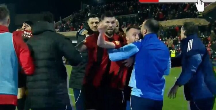 Dhunë në Vlorë/ Tifozët godasin lojtarët e Teutës, më pas 4 gola dhe nga një pikë