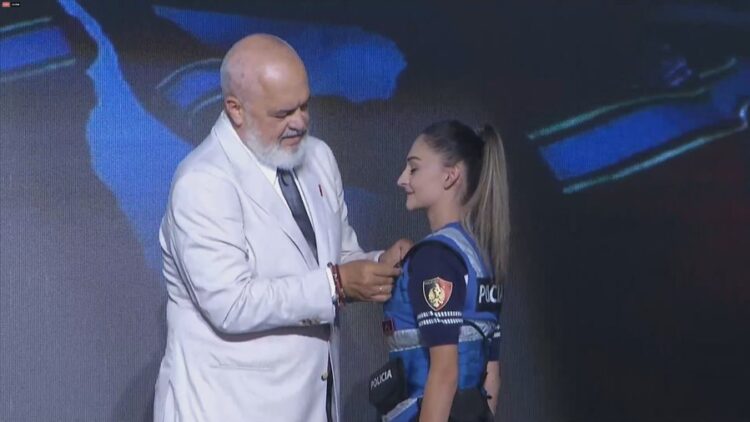 Rama motivon Policinë para protestave, shpërblim 300 mijë lekë efektivëve