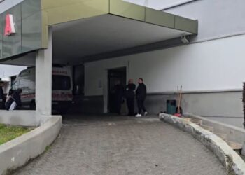 Durrës/ Humb jetën 15-vjeçari i plagosur me thikë, konflikti kishte nisur për një koment online