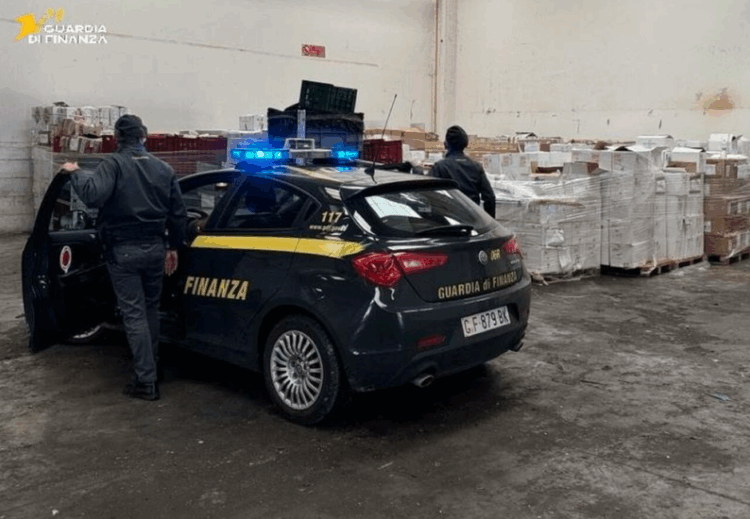 Tentoi të zhdukte gjurmët digjitale, arrestohet për drogë shqiptari në Itali