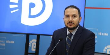 Salianji me ironi ndaj Berishës: Rama nuk ikën me muzikë poshtë zyrës