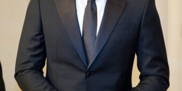 Idris Elba shpallet “Sir” aktori nderohet për kontributin në art e shoqëri