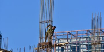 Tiranë/ Aksident fatal në kantier, hidrauliku humb jetën pas rënies nga lartësia