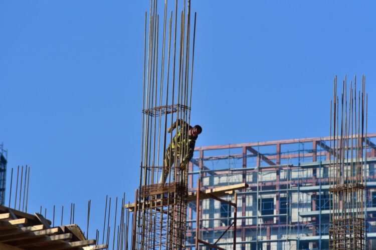 Tiranë/ Aksident fatal në kantier, hidrauliku humb jetën pas rënies nga lartësia