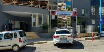 Arma e zjarrit në mes të Sarandës, u gjet nga grupi i fëmijëve të mitur