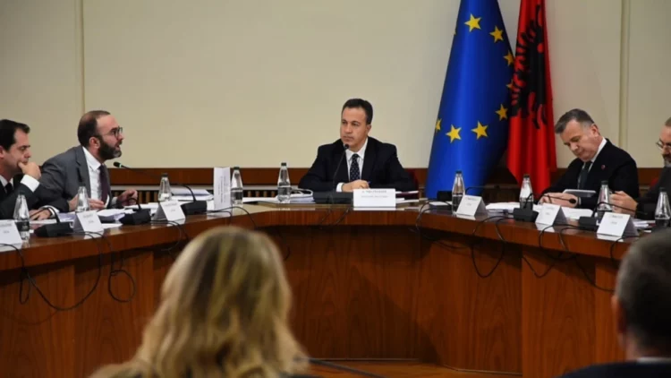 Mandati i Ballukut/ Peleshi refuzon PD-në për mbledhjen e Këshillit: Zv.kryeministrja do marrë kohën e nevojshme për të parë dosjen