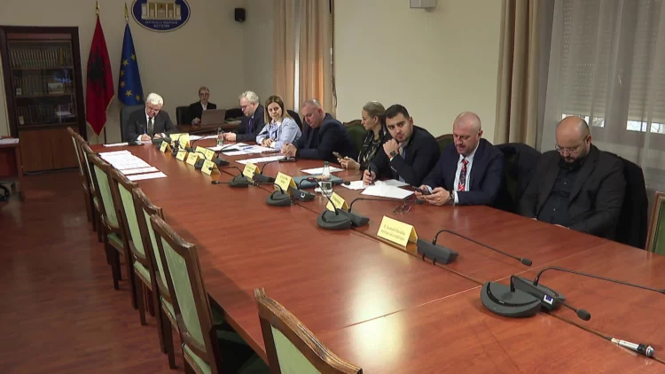 Komisioni Xhafaj mblidhet pa opozitën, nxiton të ndryshojë ligjet e Reformës në Drejtësi