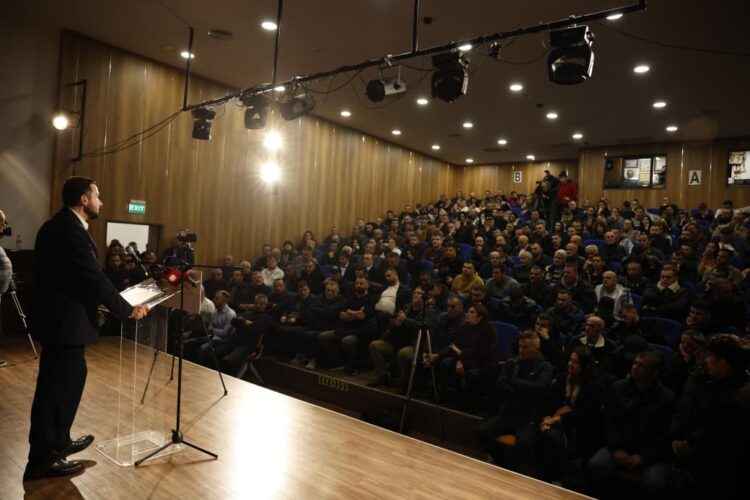 “PD duhet të hapet”, Salianji: Opozita e paaftë për të nxjerrë shqiptarët në votime