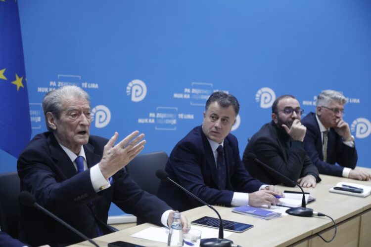 Përplasje në mbledhjen e Këshillit Kombëtar/ Dritan Burgia largohet nga salla: Na ndaloni të flasim…