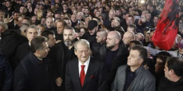 Protesta kombëtare/ PD kërkon “Qeveri teknike”, Flamur Noka mbulon me shashka pjesëmarrjen e dobët