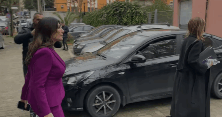 Një ditë para arrestit/ Mirlinda Karçanaj firmos 2.3 miliardë lekë për vëllain e Gjiknurit, rrëzon ofertën 500 MLN lekë më të ulët të Gerond Mecajt