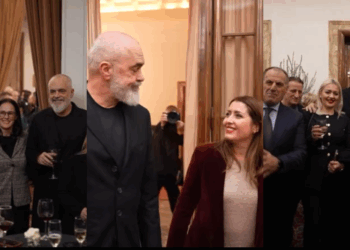 “Mirënjohje për familjen tonë të madhe!”, Rama ngre dollinë e fundvitit me PS, mungon Balluku