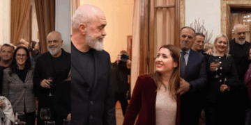 “Mirënjohje për familjen tonë të madhe!”, Rama ngre dollinë e fundvitit me PS, mungon Balluku