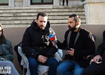 Lapaj vijon protestën para Kryeministrisë: Të imponojmë dorëheqjen e Ramës