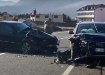 Aksident në Rrugën e Arbrit, plagoset një person