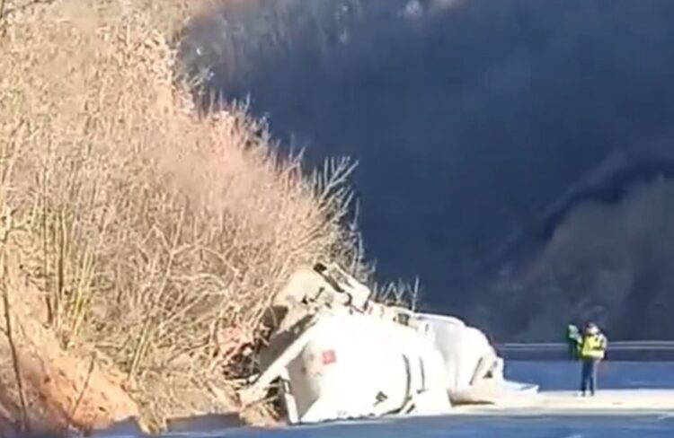 Aksident i rëndë në rrugën Strugë-Qafë Thanë, bllokohet qarkullimi i mjeteve