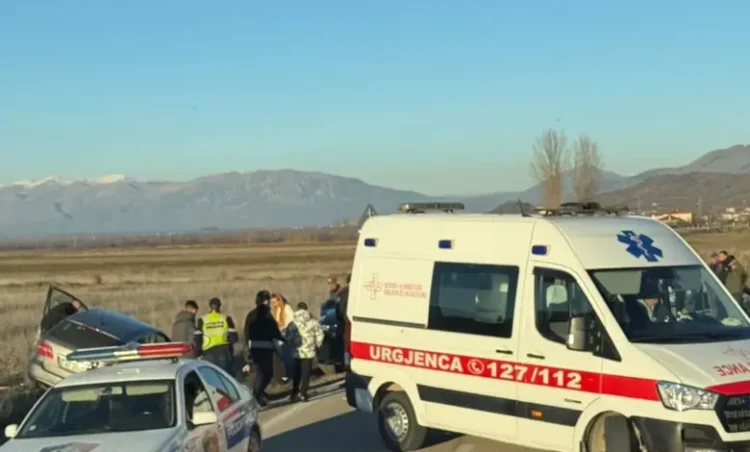 Aksident në aksin rrugor Korçë-Ersekë, dy persona përfundojnë në spital