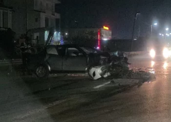 Aksident i rëndë në Elbasan/ Përplasen dy makina, katër të plagosur dërgohen me urgjencë në spital