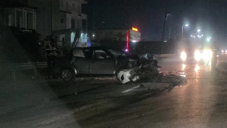 Aksident i rëndë në Elbasan/ Përplasen dy makina, katër të plagosur dërgohen me urgjencë në spital