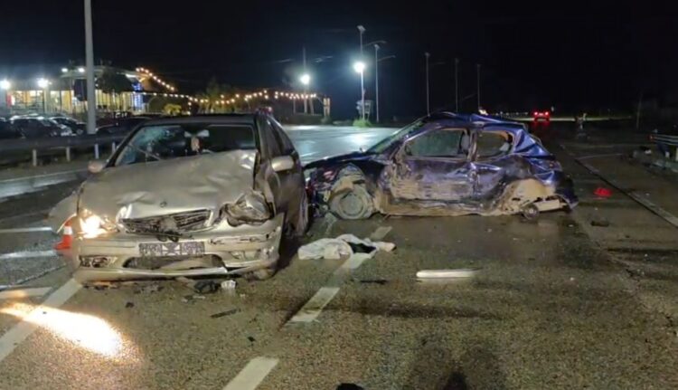 Pamje nga aksidenti i rëndë në Levan-Tepelenë, përplasen dy automjete, humb jetën 16-vjeçari