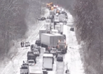 VIDEO/ 45 automjete përplasen në një autostradë në Indiana pas reshjeve të borës