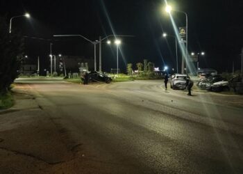 Aksident në Lushnje/ Makina përplaset me shtyllën e ndriçimit, një i plagosur rëndë (Emri)