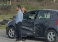 Aksident në aksin Lushnje–Rrogozhinë/ Kamioni përplaset me “Toyota Yaris”, shpëton familja