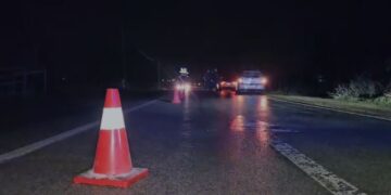 Kamioni del nga rruga në Malësi të Madhe, plagoset shoferi dhe pasagjeri