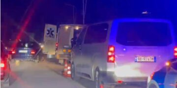 Aksident në Qafë Plloçë-Pogradec/ Makina përplas një person me biçikletë, dërgohet me urgjencë në spital