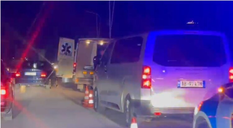 Aksident në Qafë Plloçë-Pogradec/ Makina përplas një person me biçikletë, dërgohet me urgjencë në spital