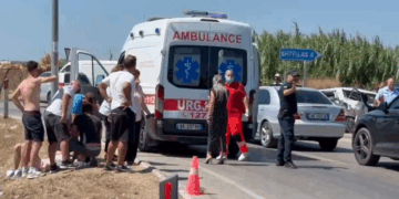 Drejtonte makinën pa patentë, përplas një mjet tjetër në Durrës, dy të lënduara