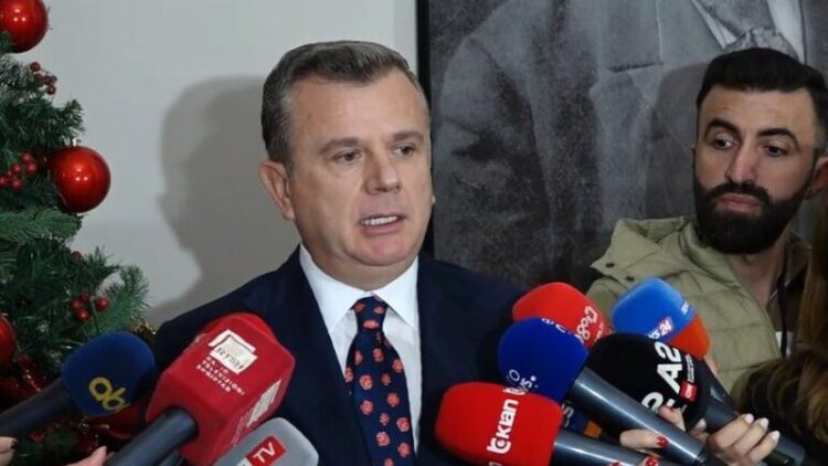 “Zero bashkëpunim me PS”, Balla ironizon deklaratën e Berishës: Do reflektojnë pasi të hanë gjelin e detit