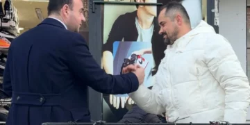 Dy ditë para protestës, Balliu takohet me qytetarët: Të nisim betejën për të ardhmen e vendit