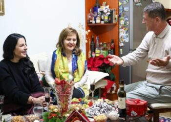 Belinda Balluku sfidon drejtësinë: Urime Krishtlindjes ndërkohë që SPAK kërkon arrestimin e saj