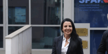 Dosja “Balluku”/ SPAK përfundon kontrollet në banesat dhe zyrat e 34 zyrtarëve e biznesmenë, mes tyre edhe shefja e kabinetit