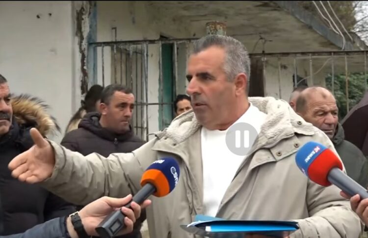Banorët e ‘Kodër Babrrusë në protestë kundër kompanisë “KAYO”: Na i marrin pronat dhe ja japin Ardi Veliut