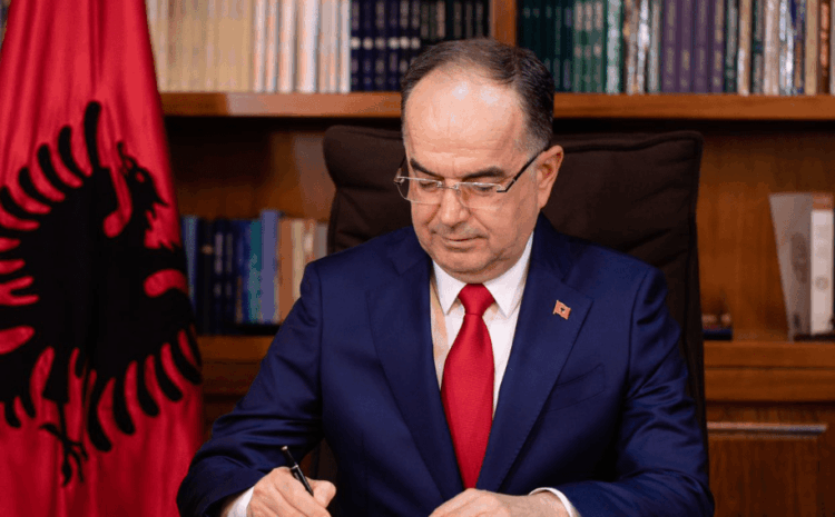 EMRAT/Begaj shkarkon Komandantin e Forcës Tokësore, emëron pasuesin. Ndryshime edhe te Forcat Detare