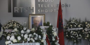 Mbahen homazhe për Ismet Bellovën, përcillet në banesën e fundit legjenda e gazetarisë sportive