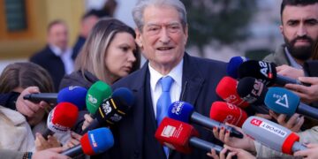 Berisha: Rama ka vendosur të lëshojë Ballukun për të shpëtuar veten dhe Lindën