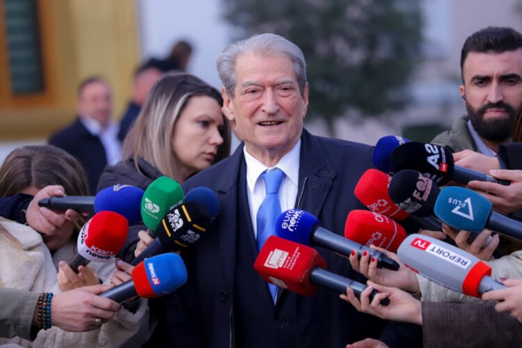 Berisha: Rama ka vendosur të lëshojë Ballukun për të shpëtuar veten dhe Lindën