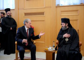 Berisha uron besimtarët: Me besim dhe shpresë për Krishtilindje më të mira vitin e ardhshëm