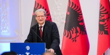 Berisha: Kur Balluku ka 300 apartamente, 15 supermarkete dhe 2 jahte, Rama ka 20 herë më shumë