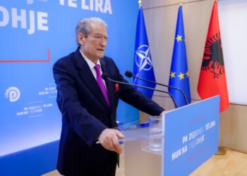 “Magazineri i Salillarit mori Portin e Vlorës 60 mln euro”, Berisha: Banka Digjitale është e Amant Josifit dhe Olsi Ramës