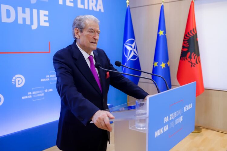 “Magazineri i Salillarit mori Portin e Vlorës 60 mln euro”, Berisha: Banka Digjitale është e Amant Josifit dhe Olsi Ramës