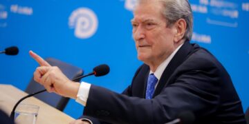 Opozita në rrugë më 22 dhjetor, Berisha shpall aksion kombëtar